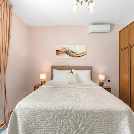 Дом отдыха Near Krka With Private Pool *