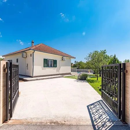 Near Krka With Private Pool * Unesic