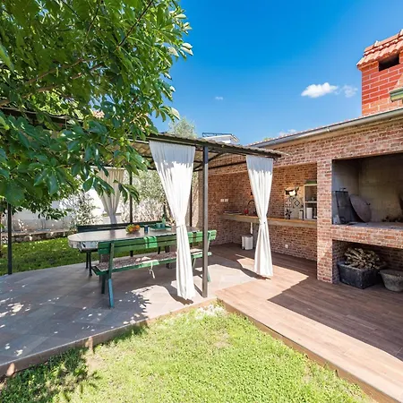 Дом отдыха Near Krka With Private Pool *