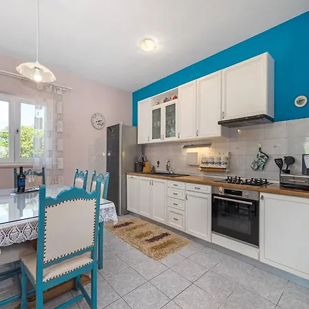 Дом отдыха Near Krka With Private Pool Unesic