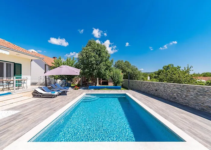 Vakantiehuis Near Krka With Private Pool