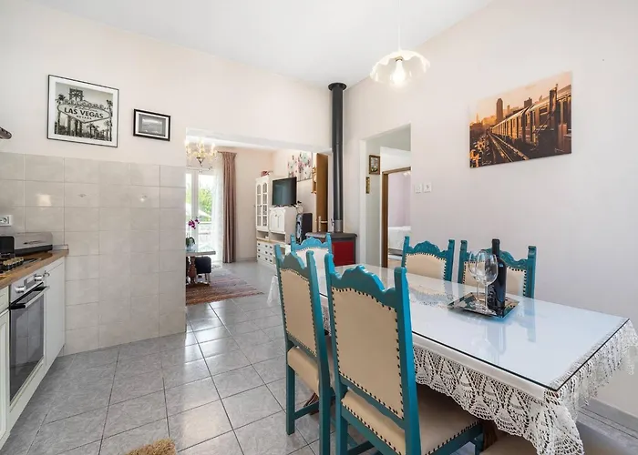 Dom wakacyjny Near Krka With Private Pool