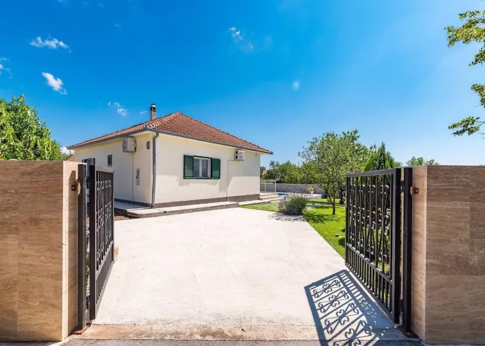 Near Krka With Private Pool * Unesic