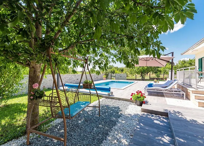 Dom wakacyjny Near Krka With Private Pool